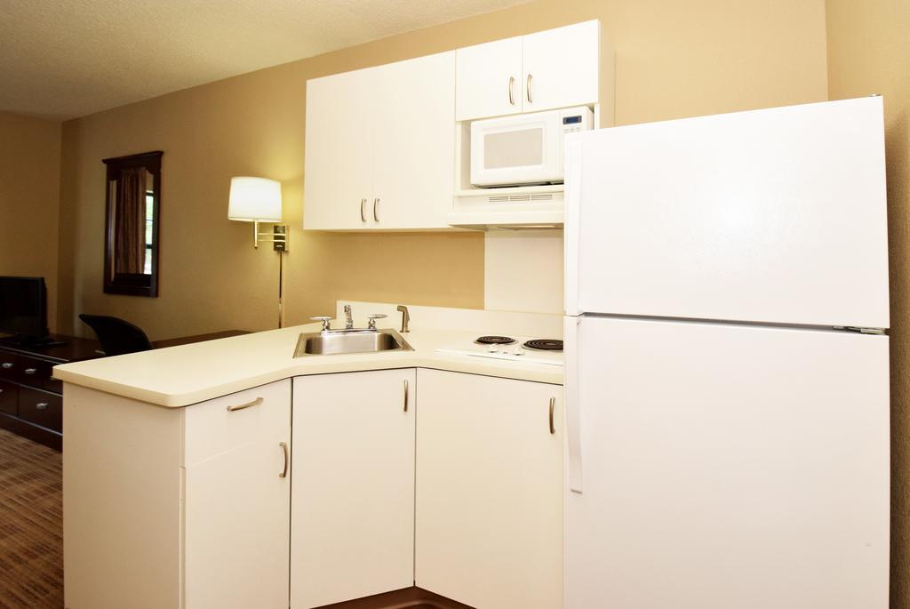 Extended Stay America Select Suites - Detroit - Roseville Buitenkant foto